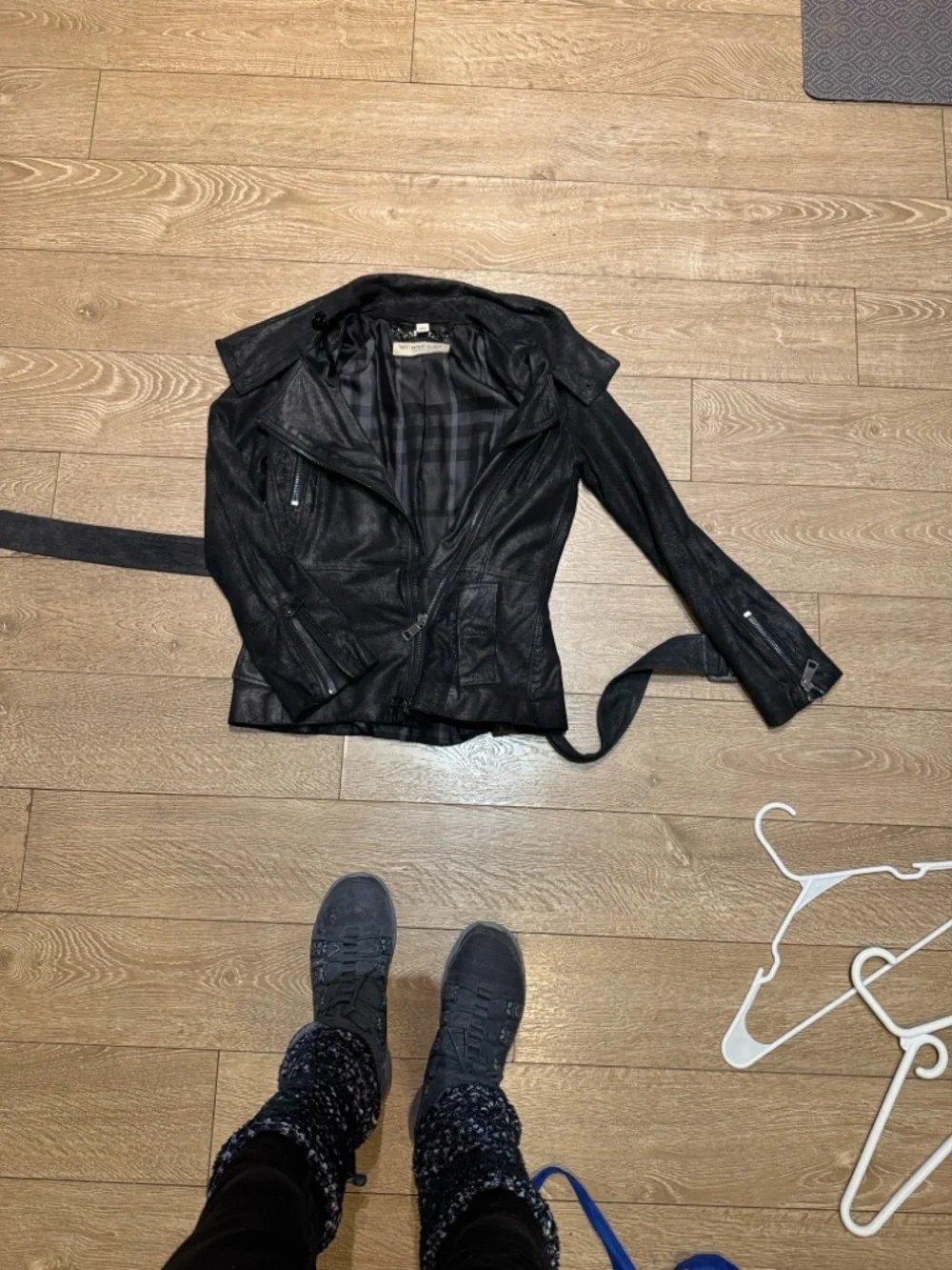 Burberry Black Leather Belted High-Collar Jacket - Picture 4 of 8